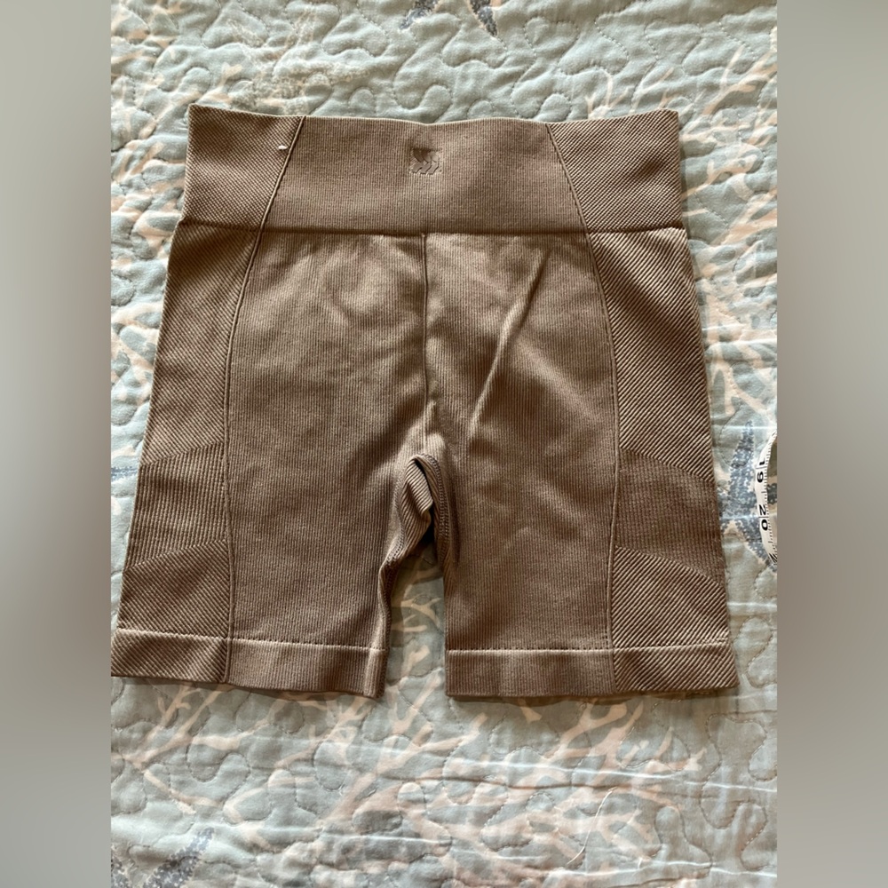 All in motion girls medium (8) biker style shorts - Picture 7 of 12